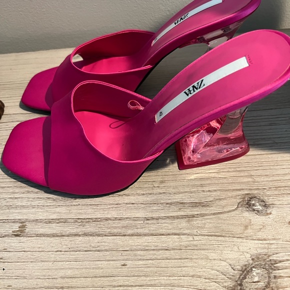 New and Unworn WITHOUT Tags Zara Pink Satin Heeled Methacrylate Mule Sandals - Picture 2 of 4